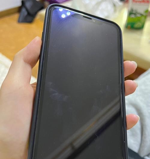 iPhone11黑屏问题解决指南（如何处理iPhone11黑屏无法唤醒屏幕的情况）  第1张